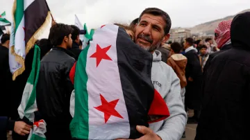 Lidé v Damašku oslavují 1. výročí pádu Bašára Asada