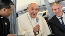Papež František přiletěl do Marseille