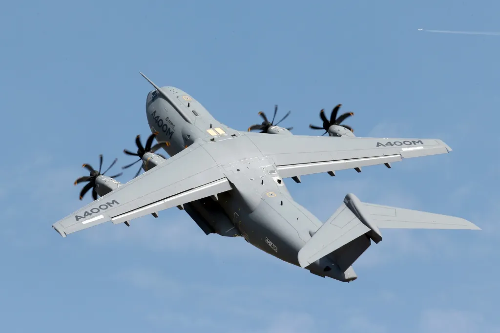 A400 je výhradně vojenské letadlo. Toto se představilo na 51. pařížské letecké show na letišti Le Bourget nedaleko Paříže v roce 2015