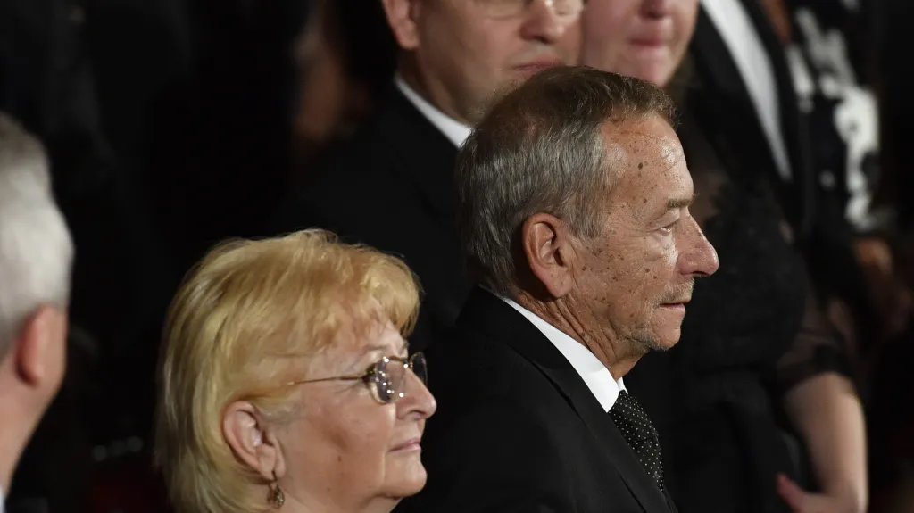 Věra Kuberová se zesnulým manželem Jaroslavem Kuberou na udílení státních vyznamenání v říjnu 2019