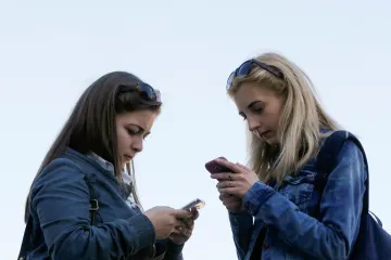 Padesát haléřů za minutu volání. Nové Město na Moravě vysoutěžilo pro své obyvatele výhodné tarify