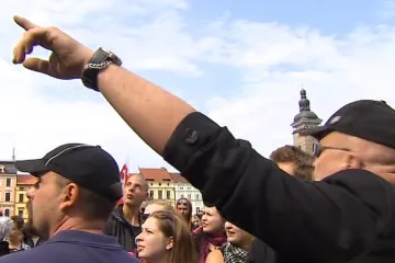 Po střetu na sídlišti Máj zadržela policie 136 demonstrantů