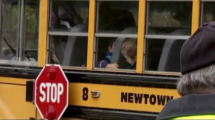 Děti z Newtownu se vracejí do škol