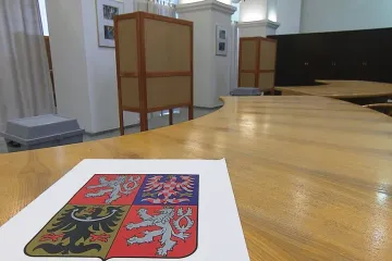 Lidé si už mohou vyzvedávat voličské průkazy. Platí ale jen pro senátní volby 