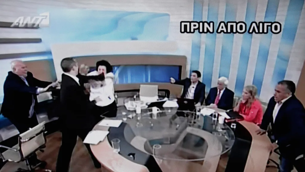 Rvačka při řecké televizní debatě