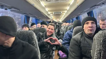 Běloruská opoziční politička Maryja Kalesnikavová po propuštění z běloruské věznice