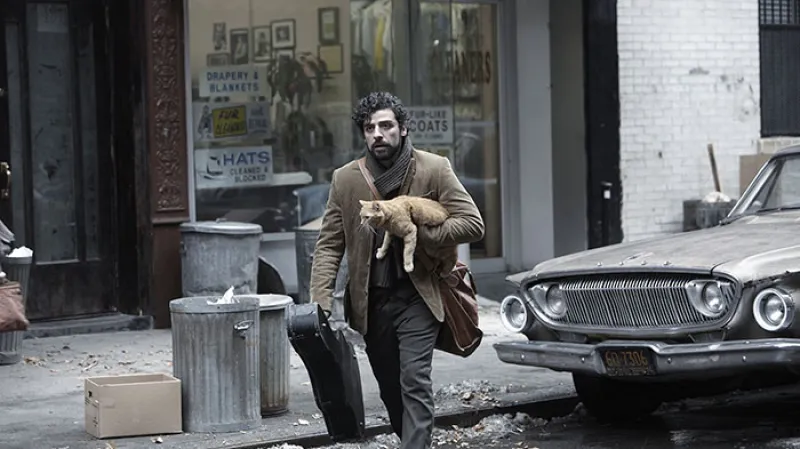 V nitru Llewyna Davise / Oscar Isaac