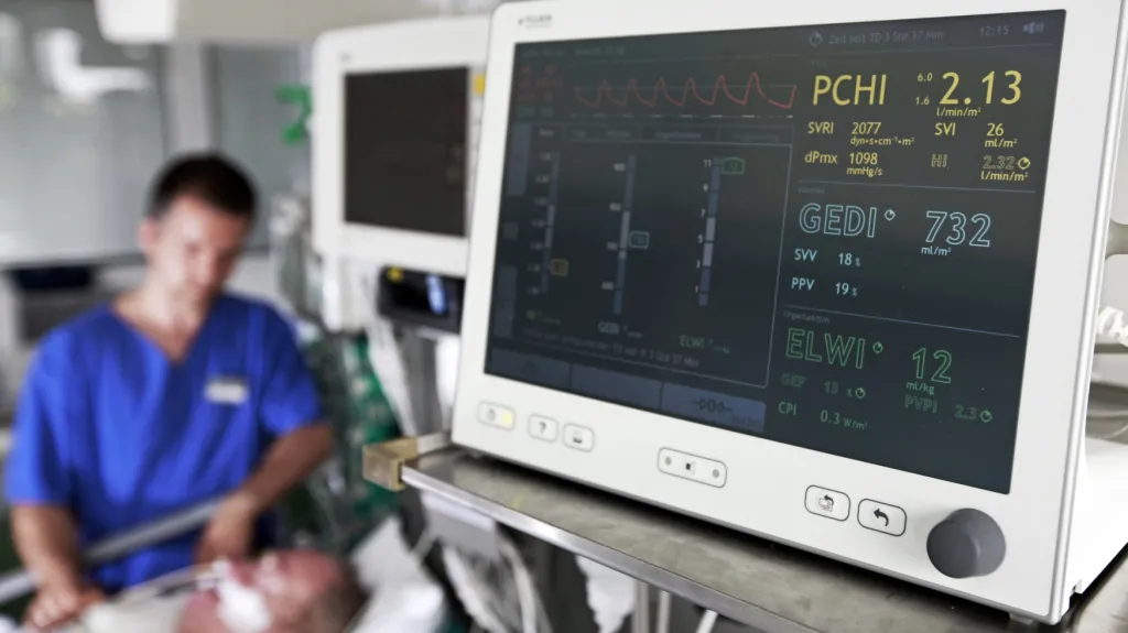 Přístroje v nemocnicích by měly díky brněnským vědcům lépe rozpoznat srdeční arytmii