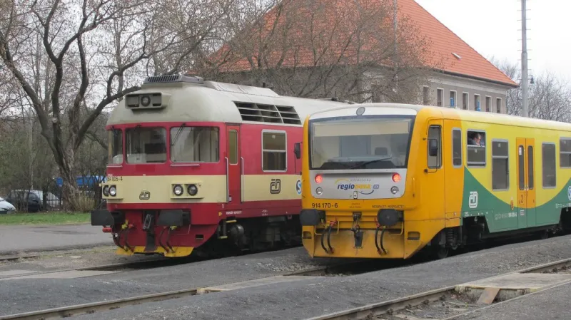 Motorový vůz ř. 854 a jednotka ř. 814