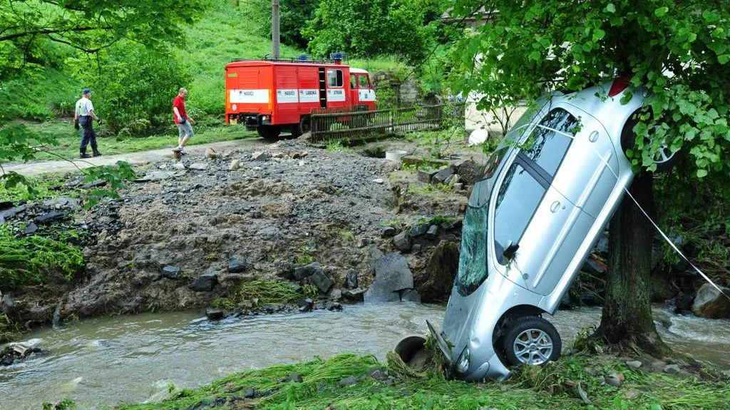 Následky bleskové povodně