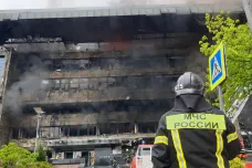 V Moskvě shořela kancelářská budova. Pryč musely desítky lidí, vyšetřovatelé prověřují žhářství