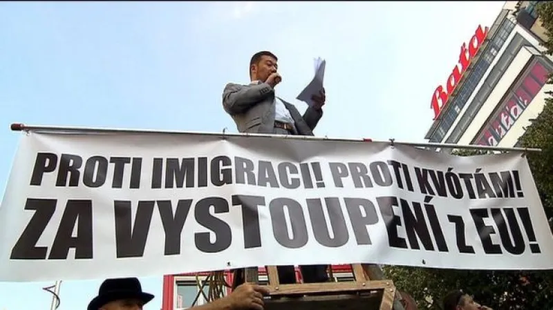 Okamura: Musíme se podívat, co bylo na šibenicích napsáno