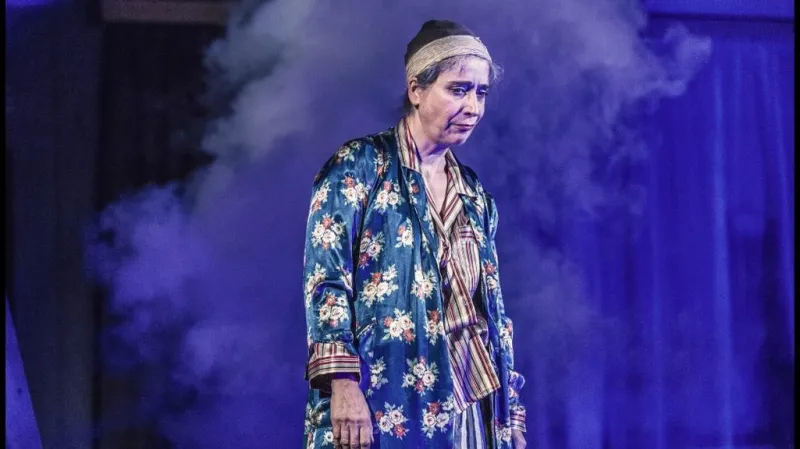 Zora Valchařová Poulová obdržela Thálii pro nejlepší činoherečku za výkon ve hře Srpen v zemi indiánů (Klicperovo divadlo v Hradci Králové). Stejná role před pěti lety v nastudování pražského Národního vynesla Thálii i Cenu Alfréda Radoka Kateřině Burianové.