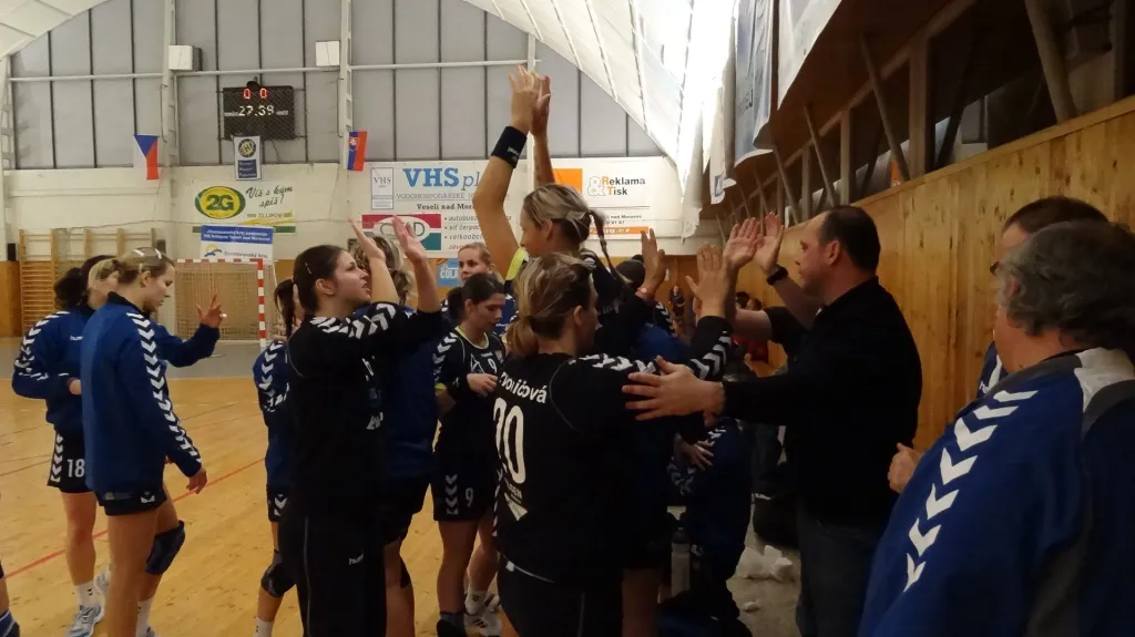 Na domácí půdě se házenkářkám Veselí nad Moravou letos daří.