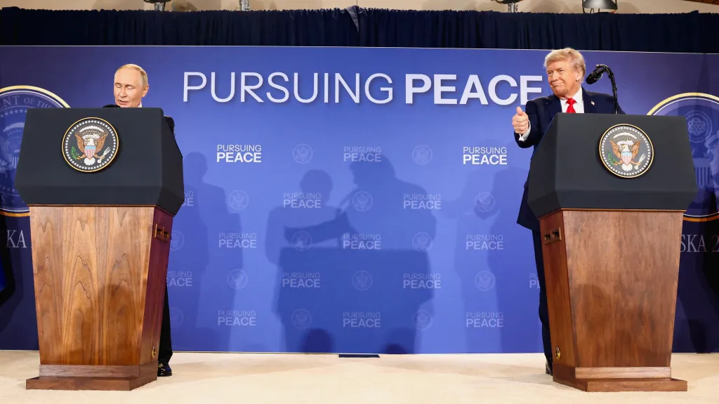 Vladimir Putin a Donald Trump na summitu na Aljašce (srpen 2025)