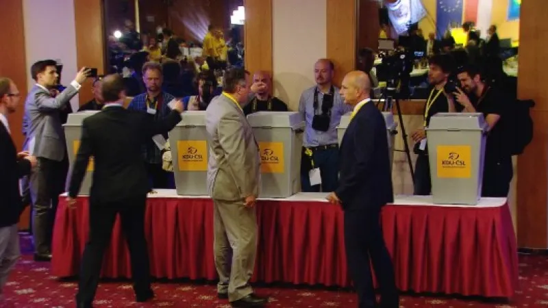 Delegáti hlasují o koalici se Starosty