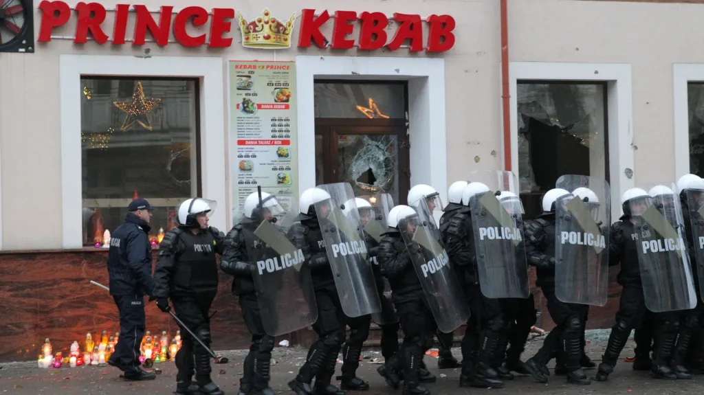 Nepokoje v Polsku po zavraždění Poláka