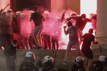 V Srbsku pokračují protivládní protesty navzdory zákazu shromažďování