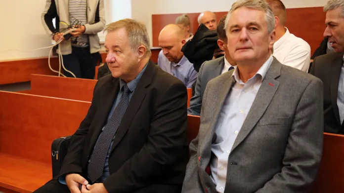 Obžalovaní Oldřich Magnusek (vlevo) a Zdeněk Malý na jednání Okresního soudu v Novém Jičíně (6. 11. 2019)