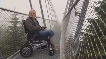 Vozíčkář si splnil sen na visutém mostě na Dolní Moravě
