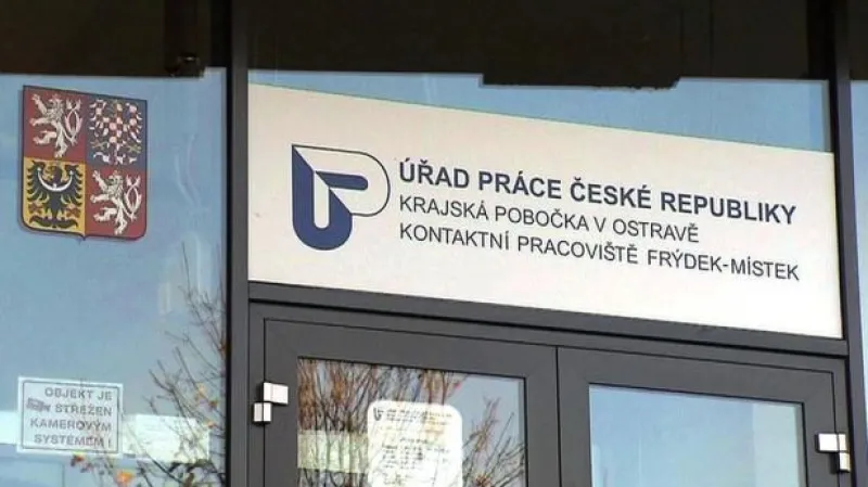 V březnu nezaměstnanost opět klesla