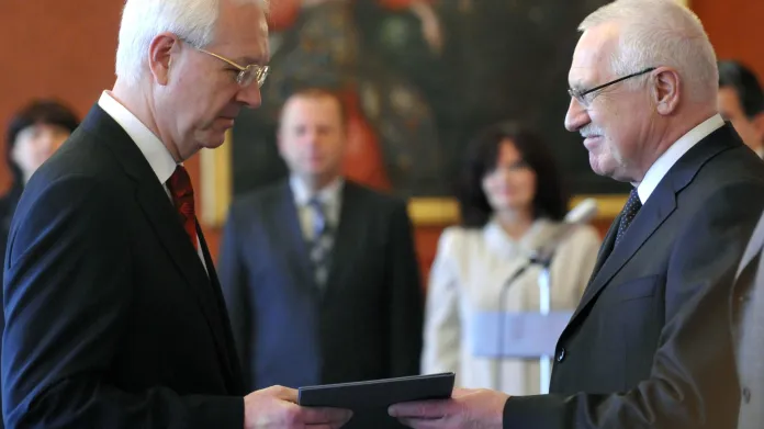Prezident Václav Klaus jmenoval 13. března 2009 na Pražském hradě Jiřího Drahoše předsedou Akademie věd ČR