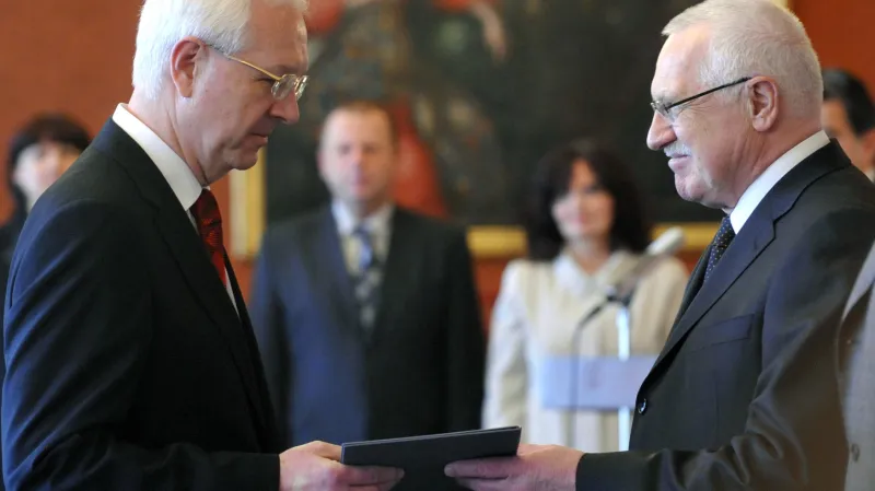 Prezident Václav Klaus jmenoval 13. března 2009 na Pražském hradě Jiřího Drahoše předsedou Akademie věd ČR