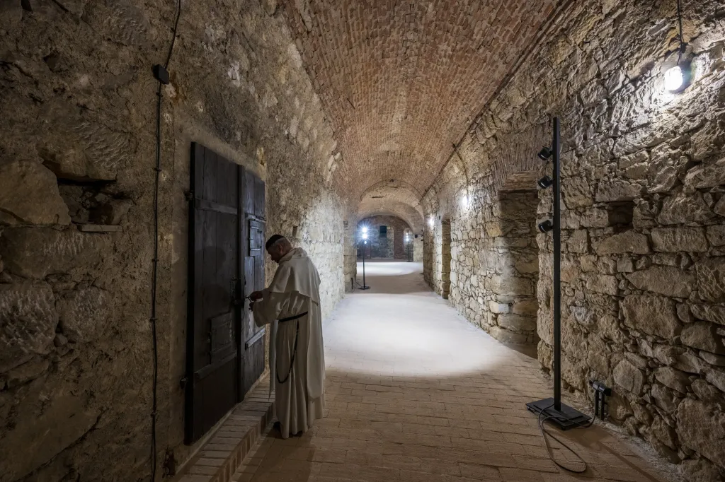 V podzemí dominikáni připravují novou expozici o svaté Zdislavě
