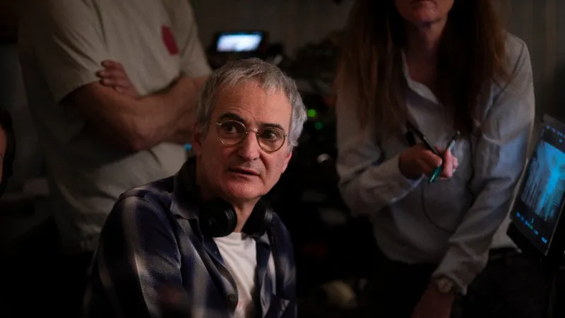 Olivier Assayas při natáčení filmu Čaroděj z Kremlu