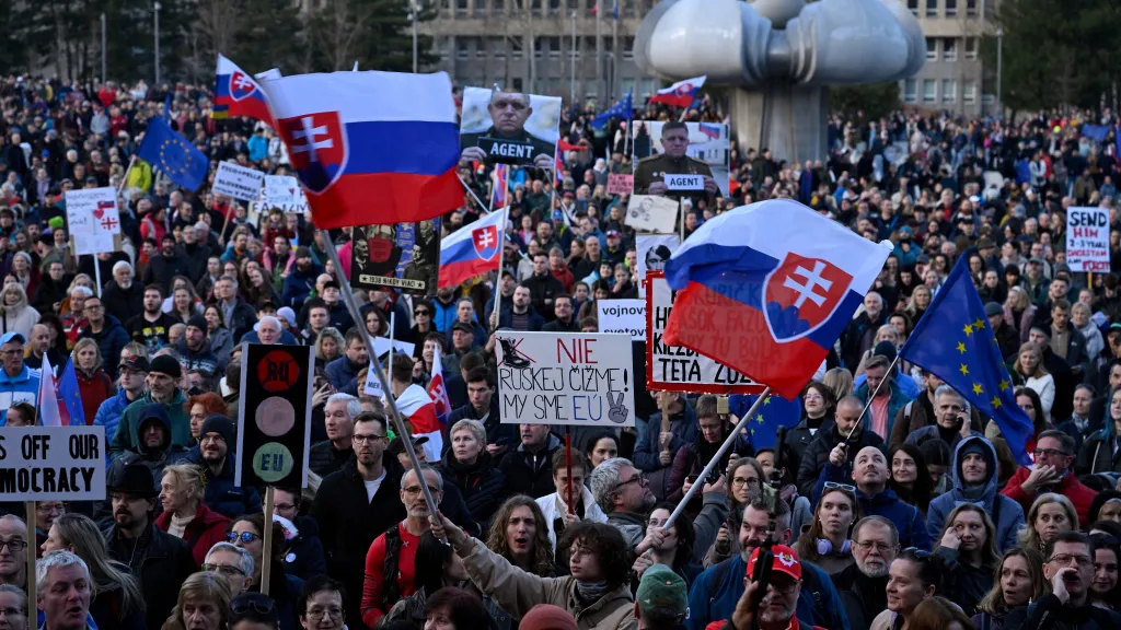 Protivládní demonstrace v Bratislavě