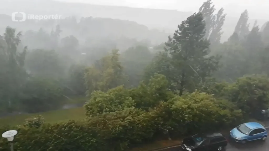 iReportér Josef Konrád: Bouřka s přívalovým deštěm v Plzni