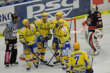 Zlín přejel Chomutov, Kometa si ze Sparty veze sedmibrankový výprask