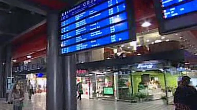 Obavovací hala na pražském hlavním nádraží