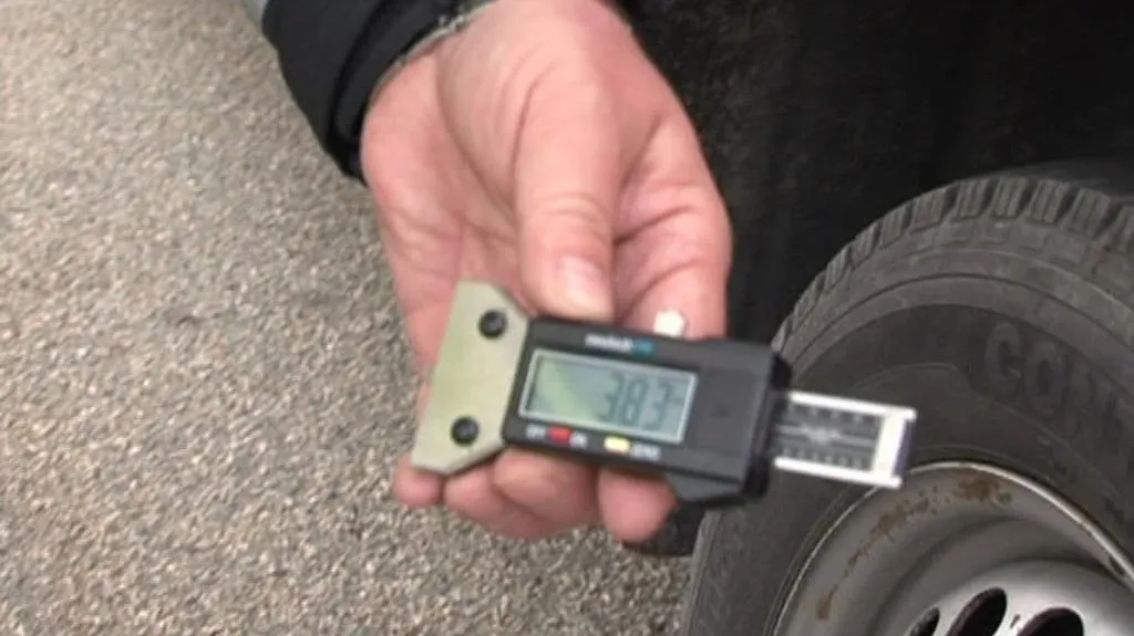 Kontrola hloubky dezénu