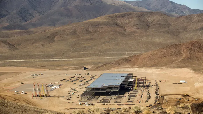 Výstavba Gigafactory v Nevadě (snímek je z února 2015)