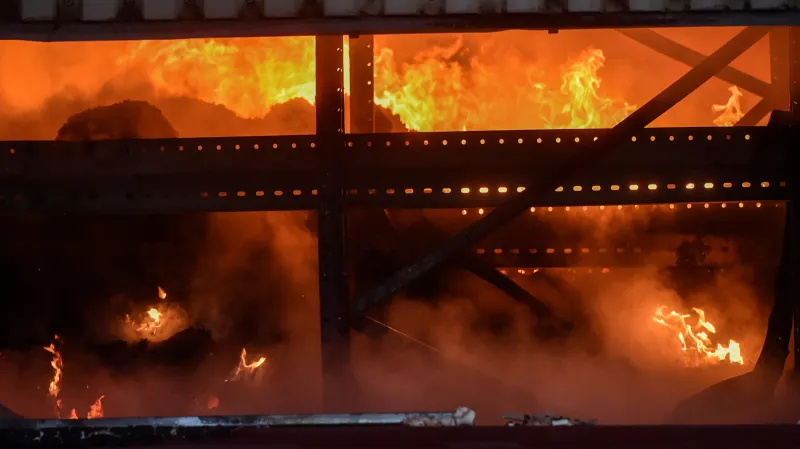 Požár skladové haly v Horní Cerekvi