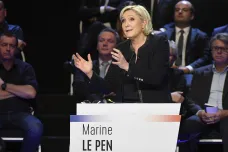 Le Penová zažila v debatě smršť kritiky, podle Macrona chce „ekonomickou válku“
