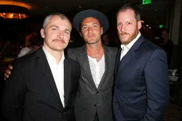 Karlovarský festival slaví padesátiny. Ťukl si i s Judem Lawem