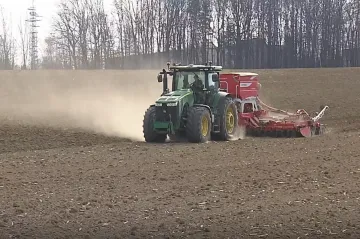Už týden padají v Česku teplotní rekordy. Začaly kvést stromy, zemědělci sejí obilí