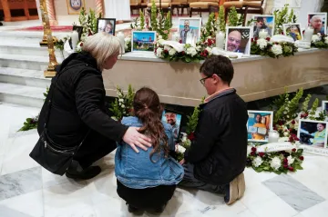 Slyšel hlasy a shromažďoval zbraně. Na chování střelce z Maine rodina opakovaně upozorňovala