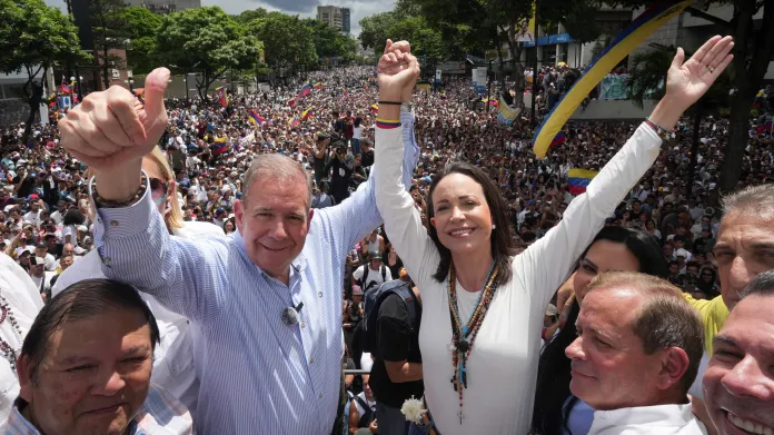 Edmundo González Urrutia a María Corina Machadová při povolebních protestech venezuelské opozice