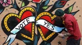 Irové v referendu rozhodují o sňatcích homosexuálů