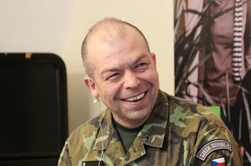 Lidé přijali klišé, že jsme národ zbabělců, Švejků a kolaborantů, míní vojenský historik Stehlík