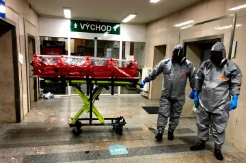 Pacient na Bulovce nemá krvácivou horečku, sdělil Válek