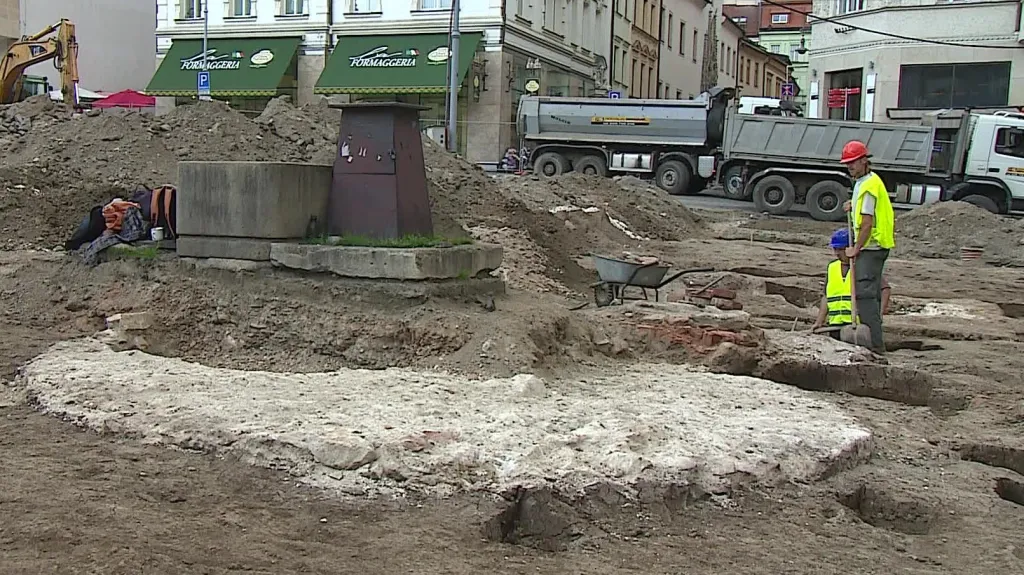 Archeologové objevili i novověký pranýř