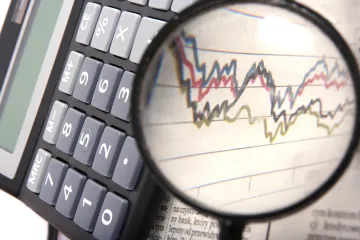 V přesnosti prognóz ekonomiky vítězí Evropská komise, odbory a OECD propadly