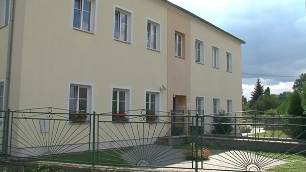 Kdysi škola, potom byty, nyní azylový dům