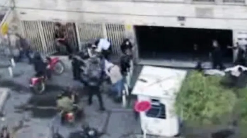 Íránská policie zasáhla proti demonstraci opozice