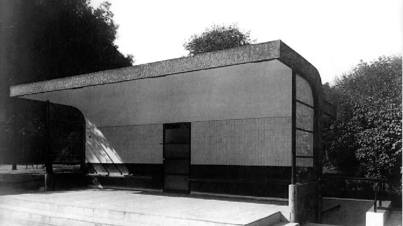 Funkcionalistická zastávka před 90. lety