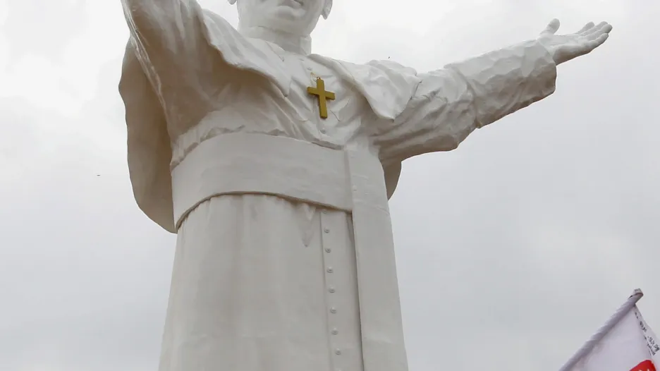Obří socha papeže v Čenstochové